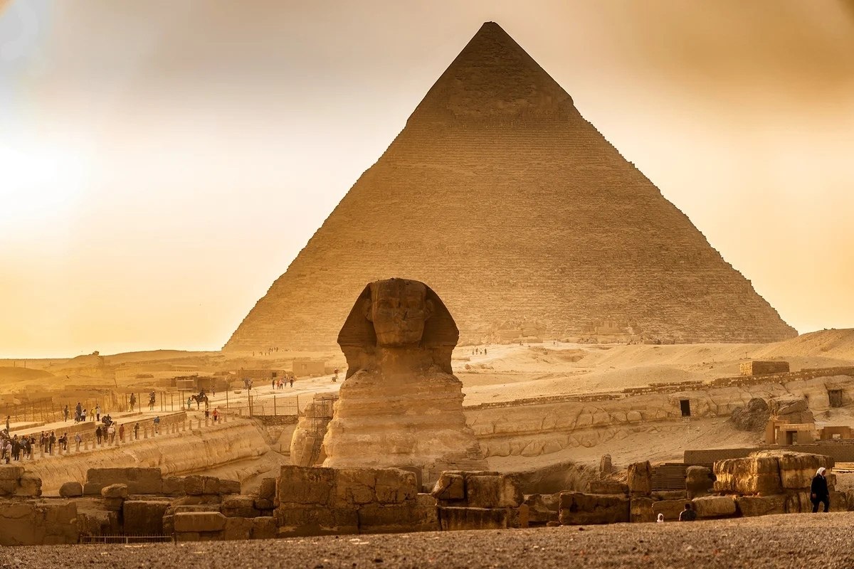 Pyramids of Giza: El Giza, Egypt