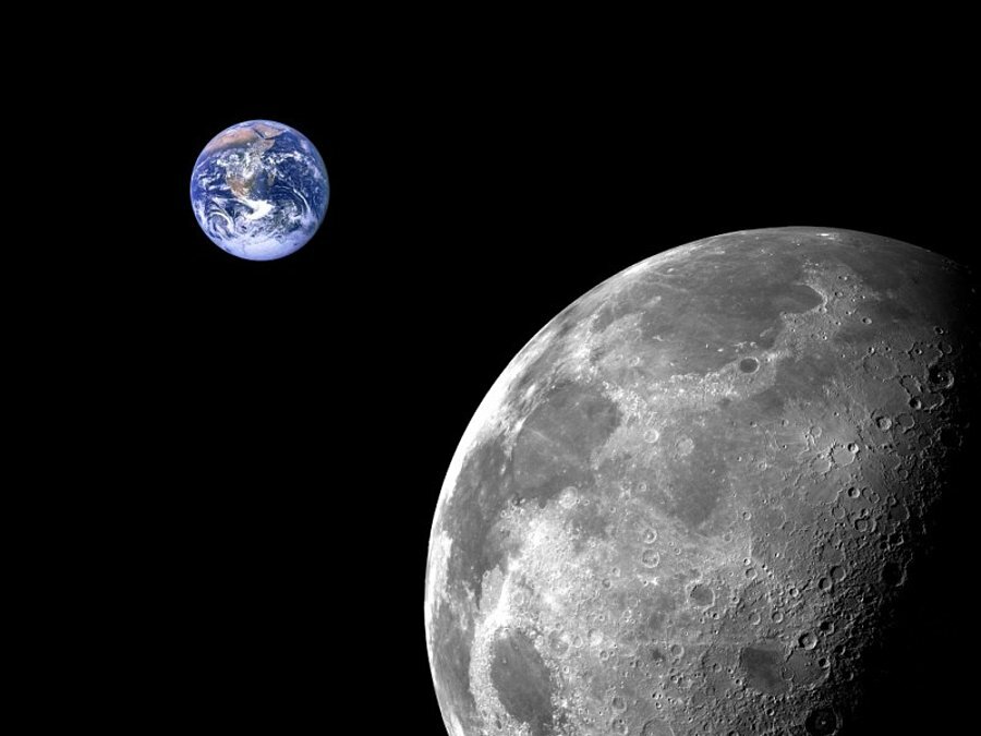 Луна постепенно удаляется от Земли