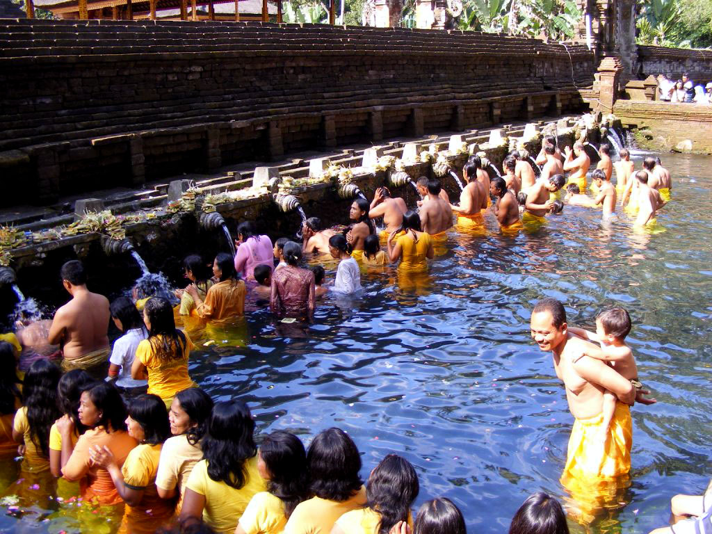 Thousands flock to the springs at Bali’s Tampaksiring temple to wash away their sins