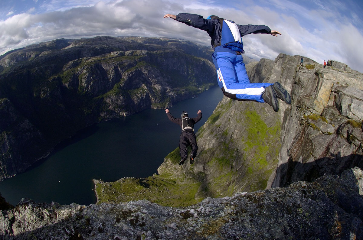 BASE jumping