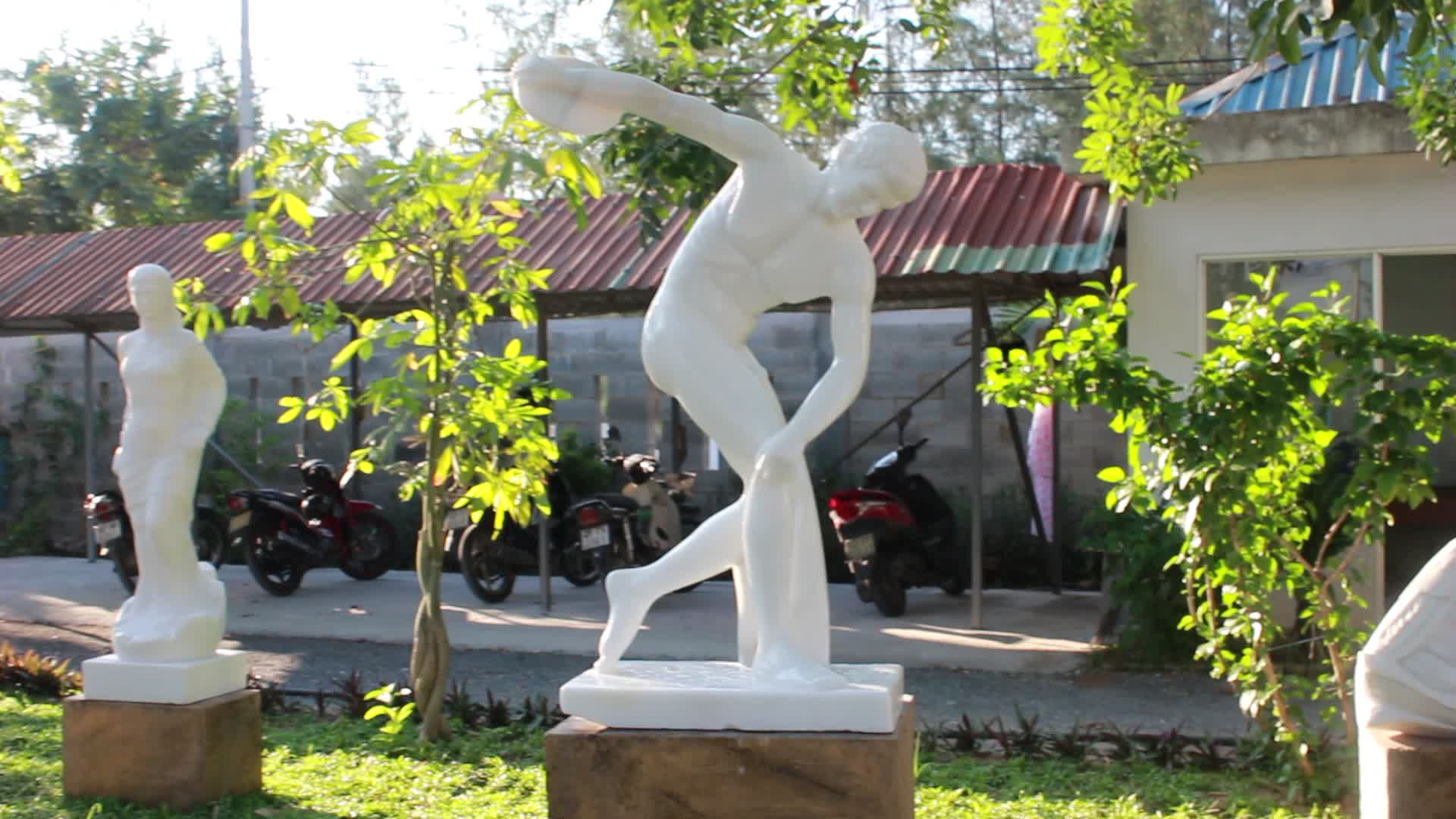  Discobolus (Discus Thrower)