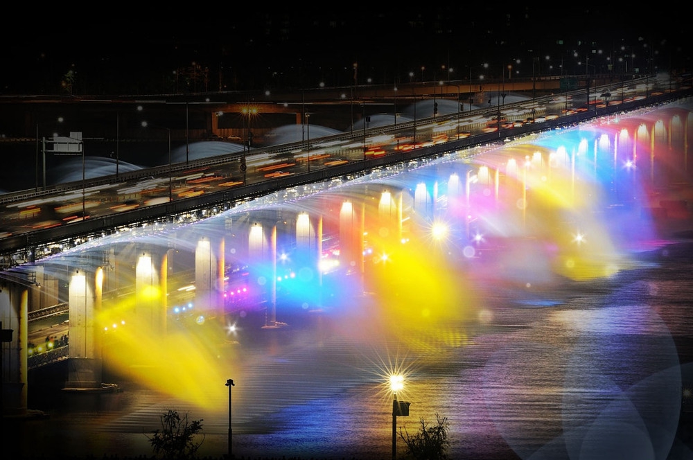 Banpo Bridge Moonlight Rainbow Fountain